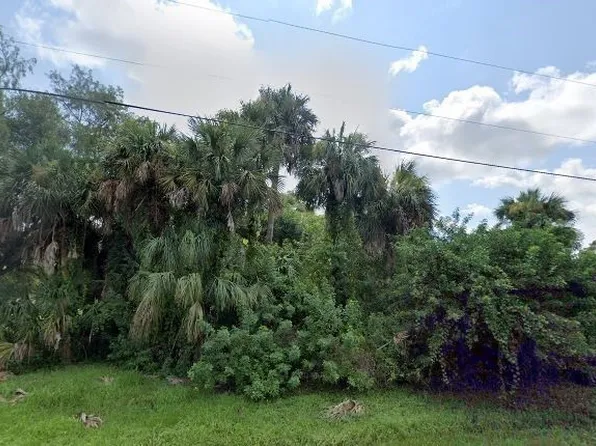 190 19th St NW, Naples, FL 34120