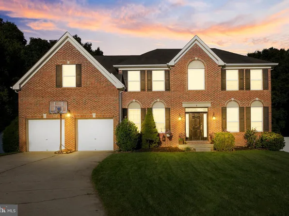 8 Chaucer Cir, Hainesport, NJ 08036