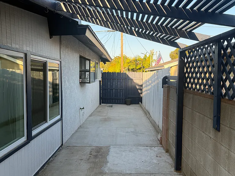 4456 Donald Ave — Photo 9