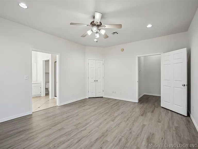 4308 W Broadway Ave N — Photo 20