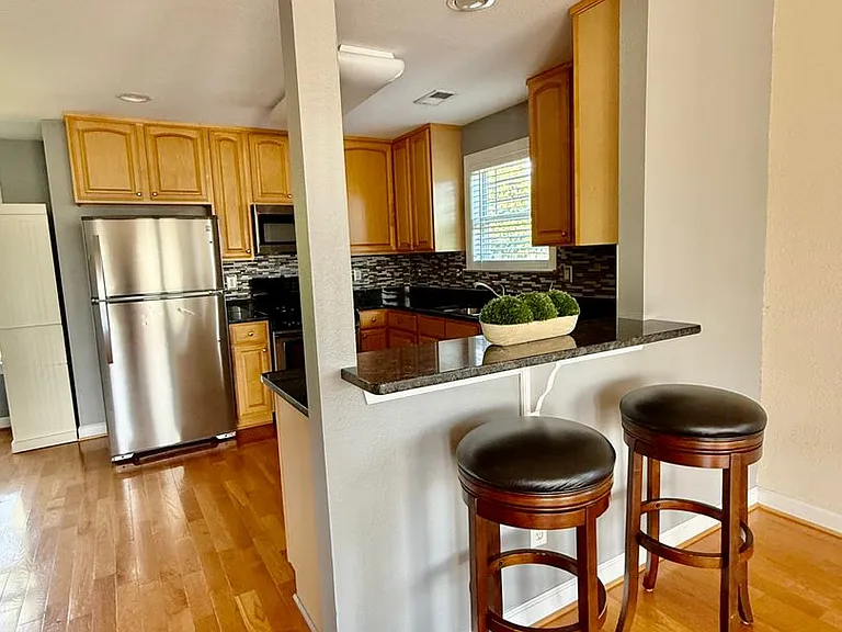 413 9th St #B — Photo 32