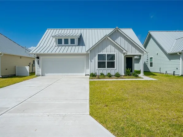 1013 Saint Croix Dr, Rockport, TX 78382