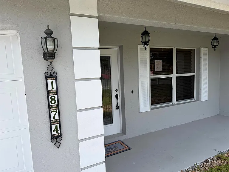 1874 SW Capehart Ave — Photo 3