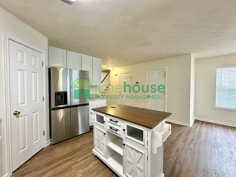 1323 Hoover Ave — Photo 7
