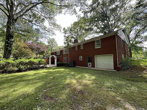 3rd image of 138 Hillcrest Dr