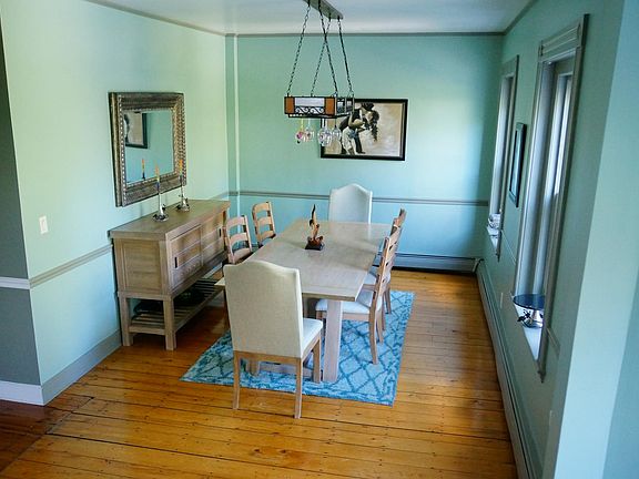 Another view of the dining space...