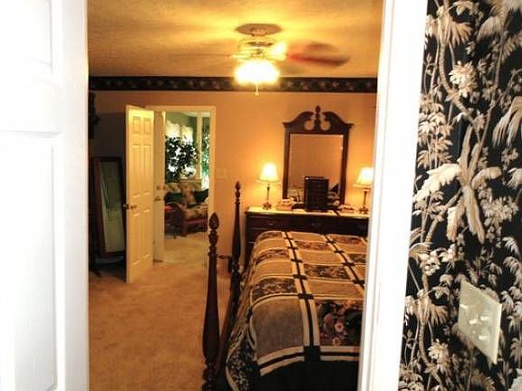 arge master bedroom