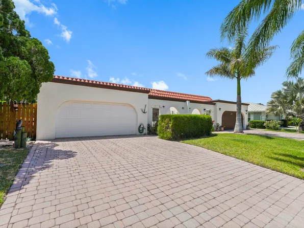 3922 SE Fairway W, Stuart, FL 34997