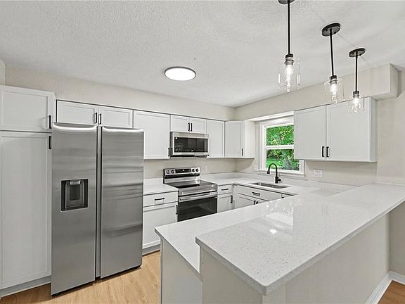 3rd image of 12516 Craig Ave