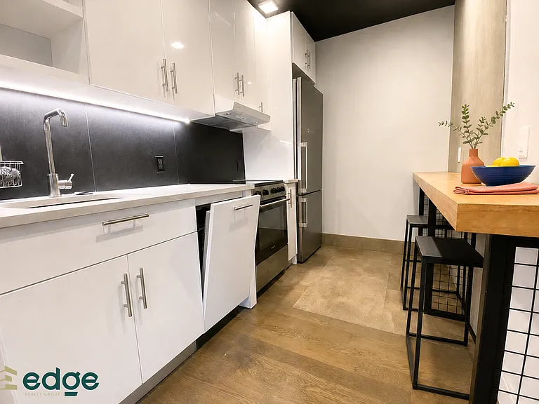 28 Wilson Ave #1B — Photo 2