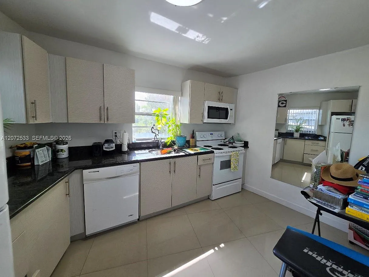 2 bed, 1.5 bath, 750 sqft, $2,300 — Photo 4