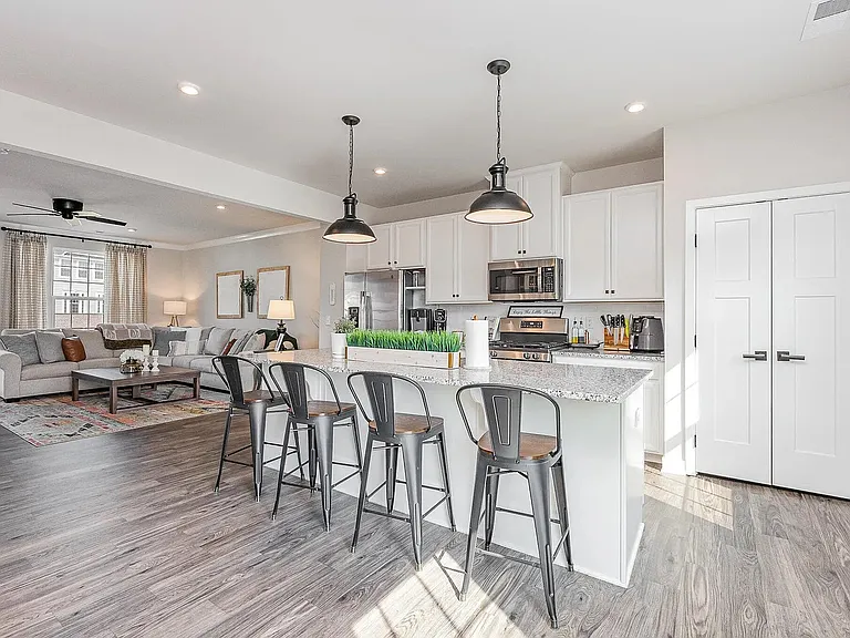 235 Misty Pike Dr — Photo 4