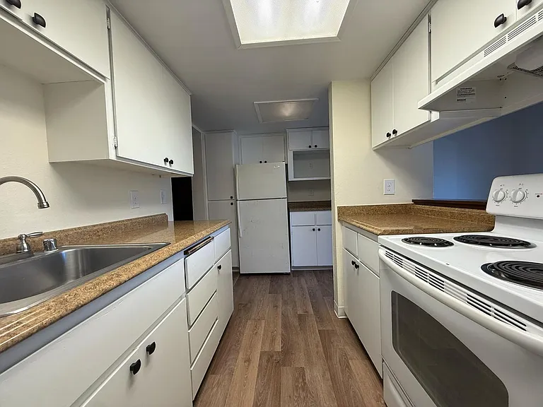 3021 S Orchard St W — Photo 14