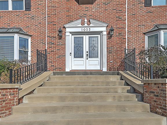 3rd image of 1025 Oldham Ct