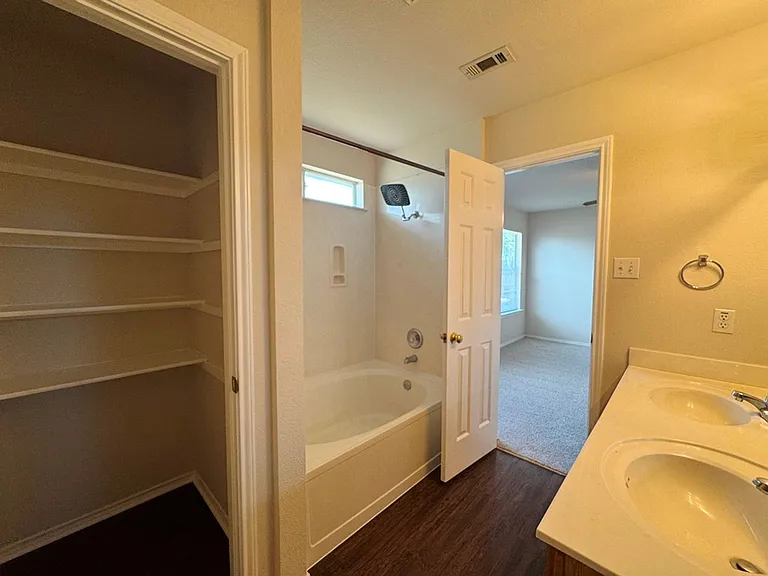 113 Salado Dr — Photo 22