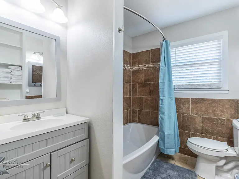 833 Westview Dr — Photo 7