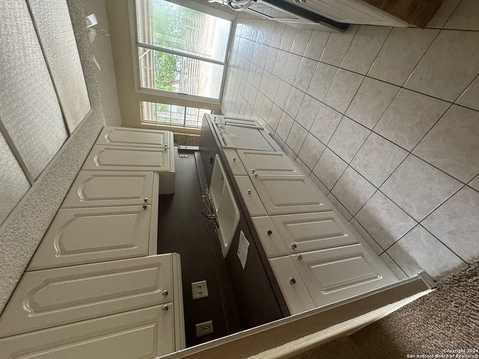 2nd image of 1210 TIDELAND ST