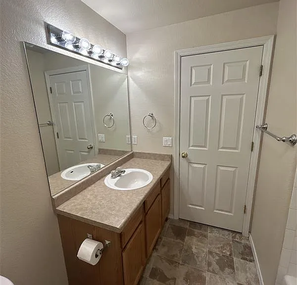3011 Mandalay Grv #9 — Photo 25