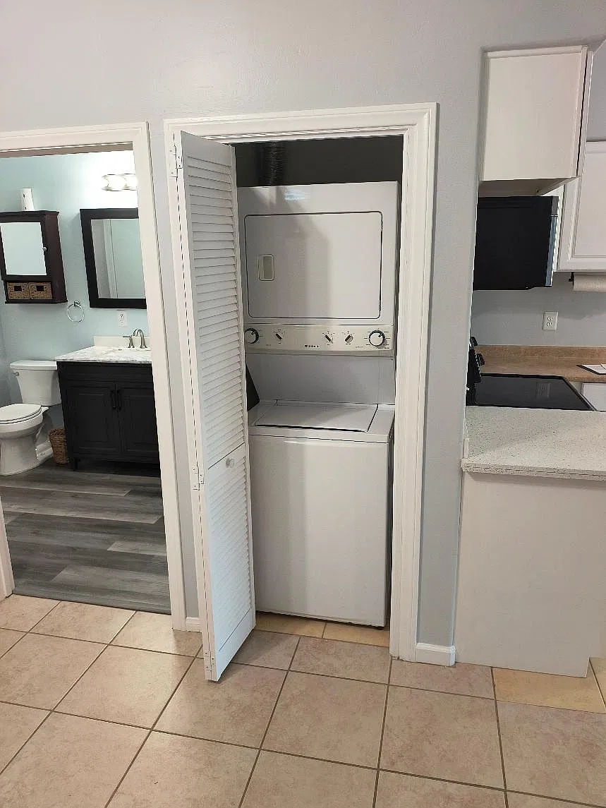 2 bed, 700 sqft, $2,490 — Photo 3