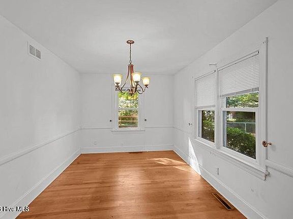 5th image of 1607 Oaklawn Dr