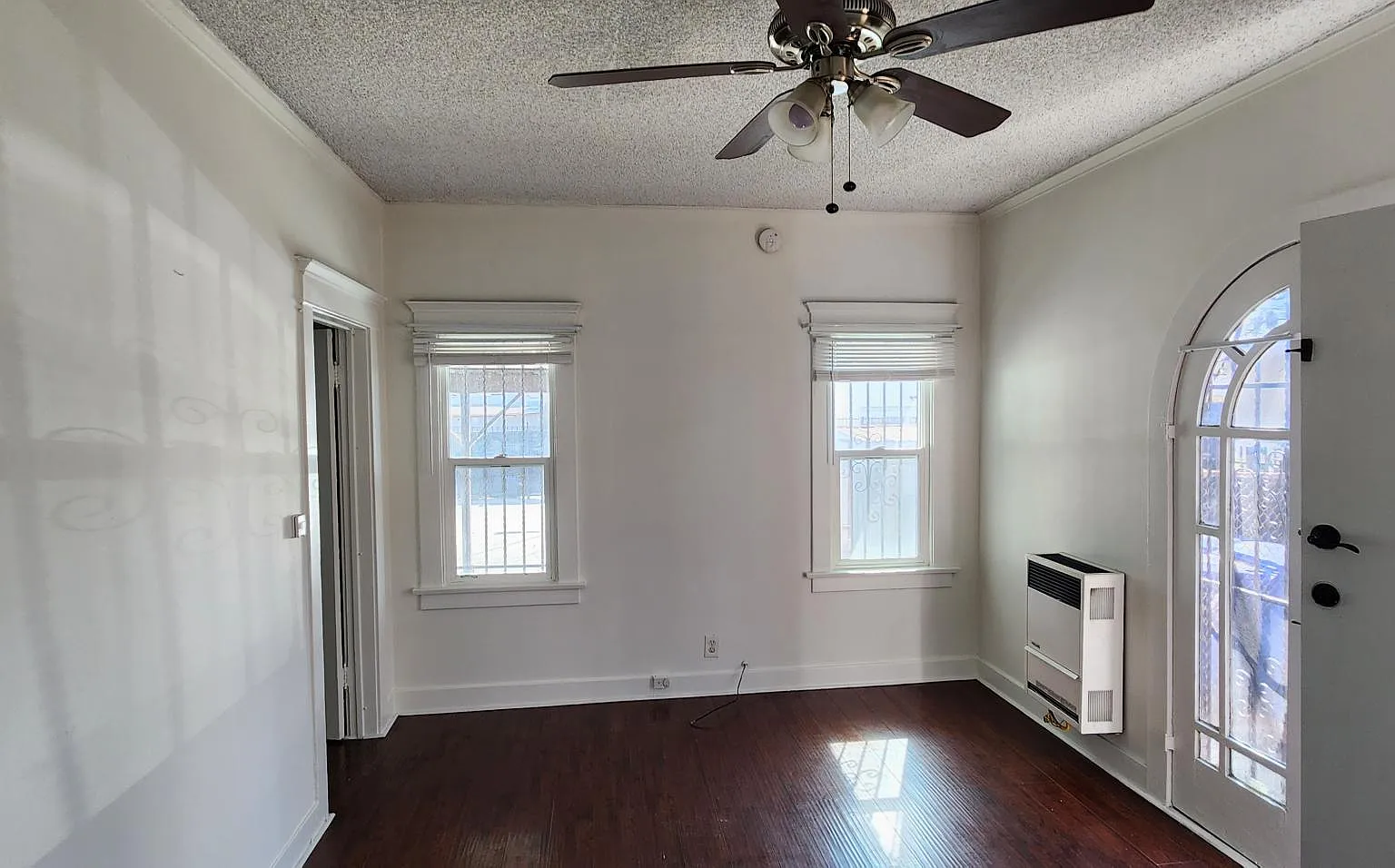 2 bed, 675 sqft, $2,712 — Photo 2