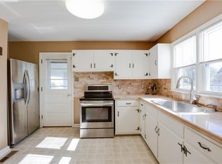 4 Reynolds Dr, Hampton, VA 23664