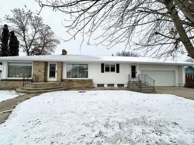916 Sinclair Lewis Ave, Sauk Centre, MN, 56378