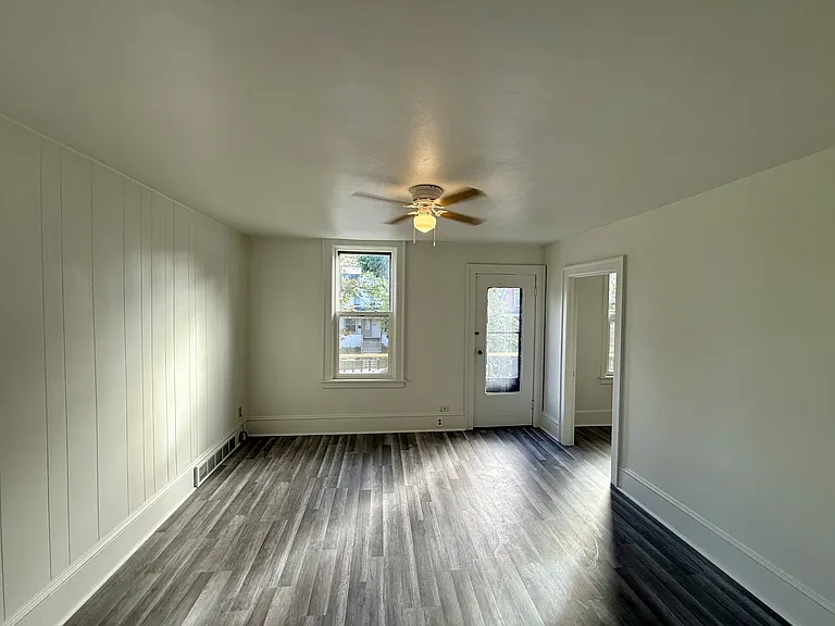 1304 Maryland Ave — Photo 8