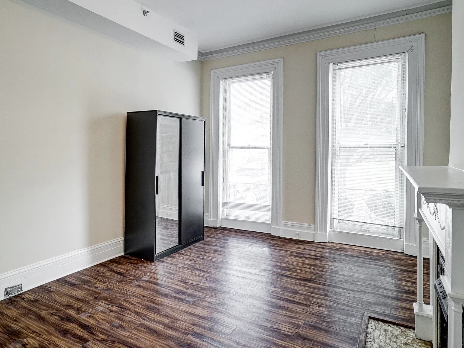17 E Grace St — Photo 4