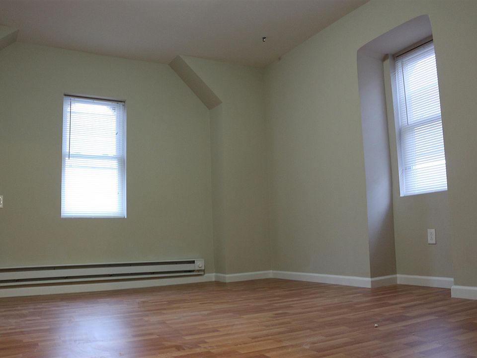 1st image of 6144 W Columbia Ave #4