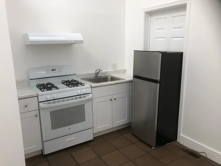 411 Cedar St #E — Photo 3