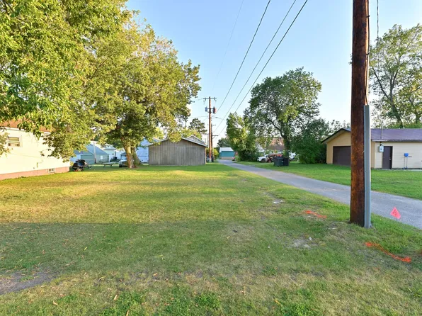 221 2nd Ave, Calumet, MN 55716