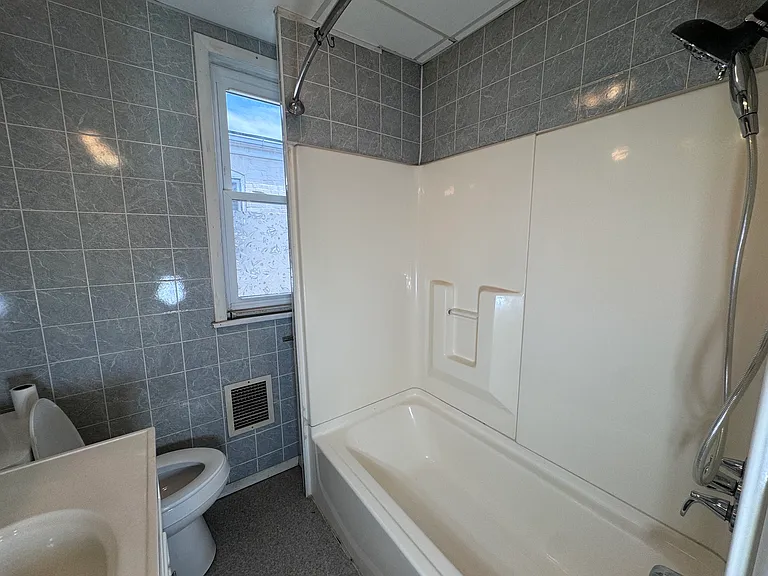 403 N 12th St — Photo 22