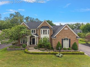 40067 Woodside Dr S, Northville, MI 48168