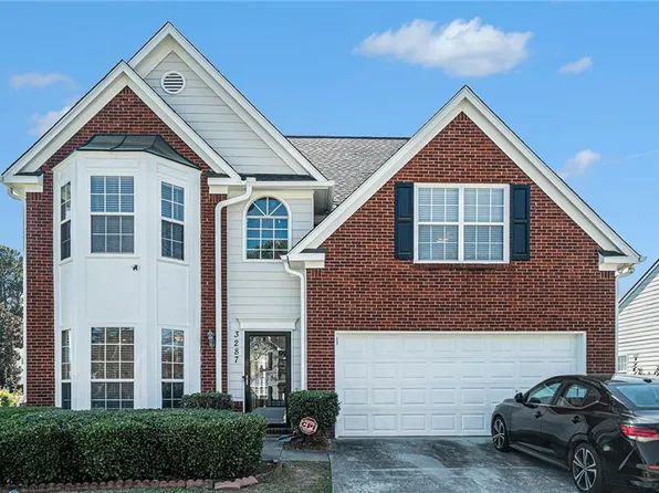 3287 Shady Valley Ln, Loganville, GA 30052