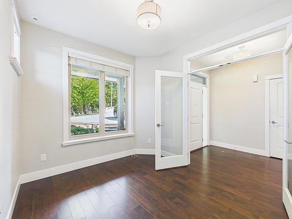 4th image of 638 Austin Ave