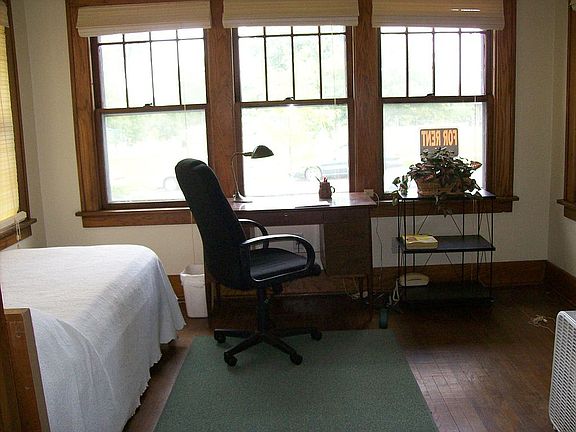 1st floor bedroom faces Park