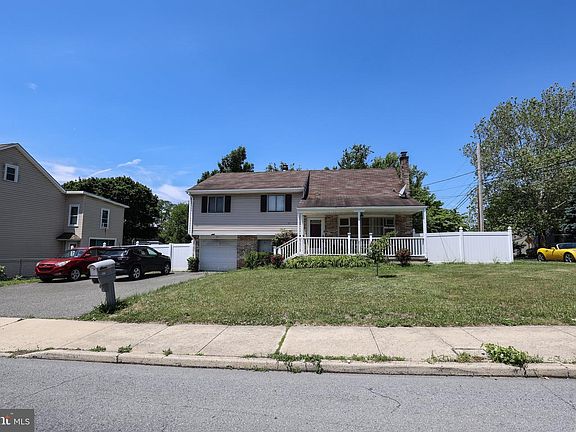 3rd image of 511 E Harrison St