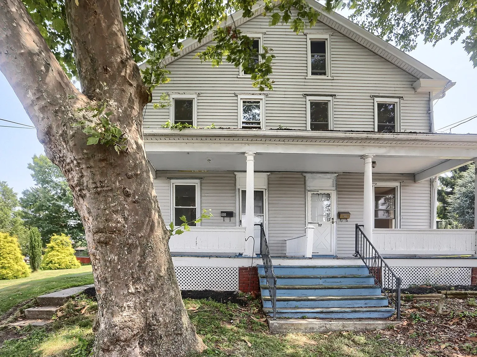 3 bed, 1324 sqft, $1,200 — Photo 2