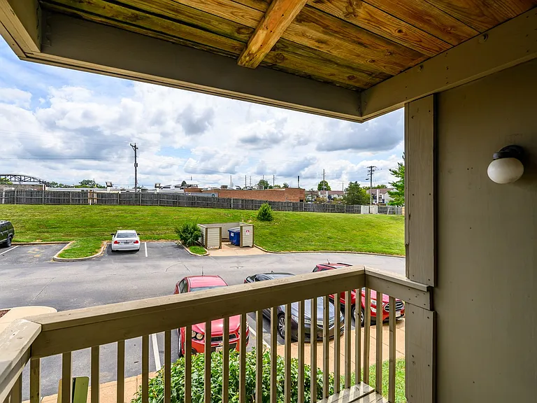 Southfield Apartments — Photo 9