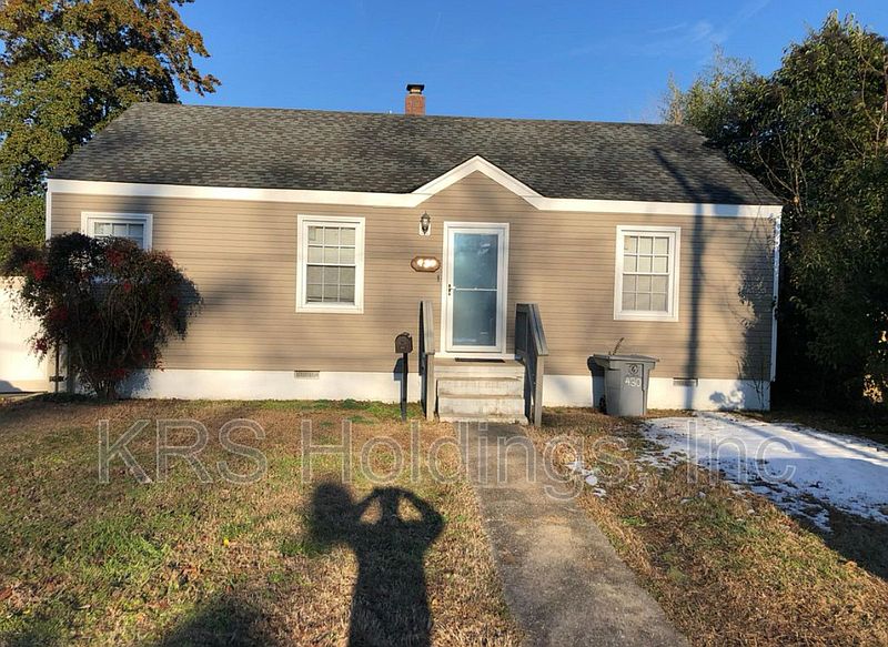 1st image of 430 Clovelly Ln