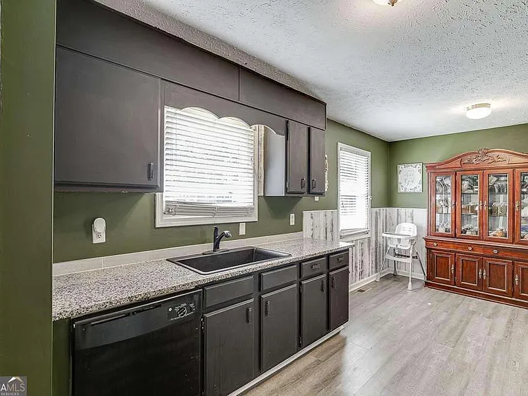 2193 Kings Forest Dr SE — Photo 3
