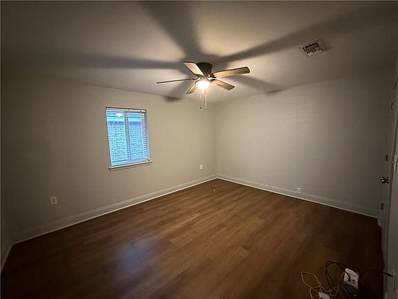 5th image of 3213 Golden Dr APT B