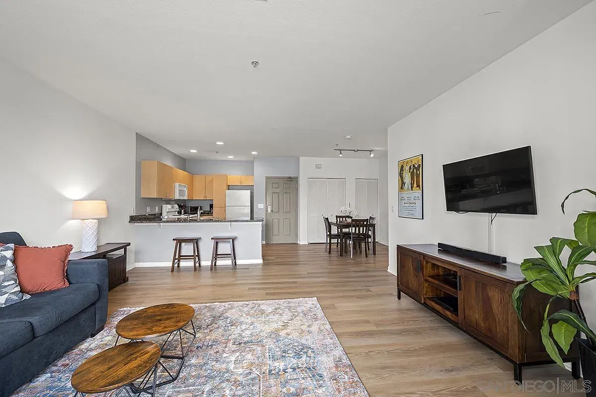 Palermo Condos — Photo 4