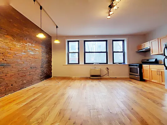 Rented by Rentall Group Inc | media 9