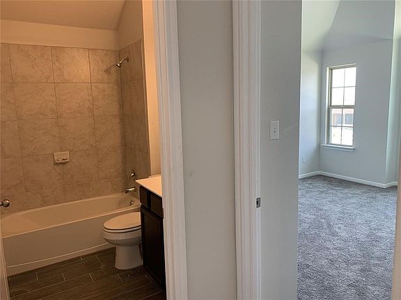 5th image of 121 Finstown St