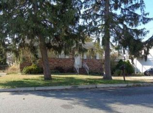 12 Brewer Ave, Blackwood, NJ 08012