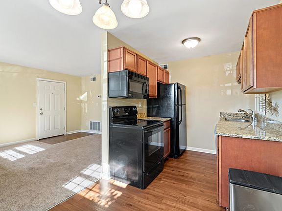 5th image of 114 Middletown Sq