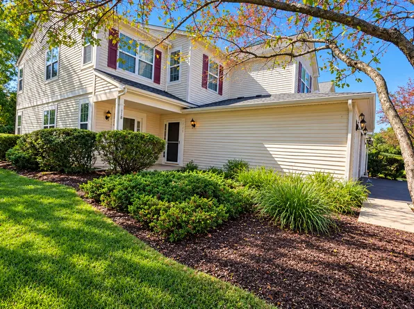 1216 N Brookdale Dr, Carpentersville, IL 60110
