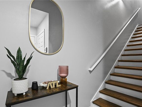 5th image of 1112 Park Row S